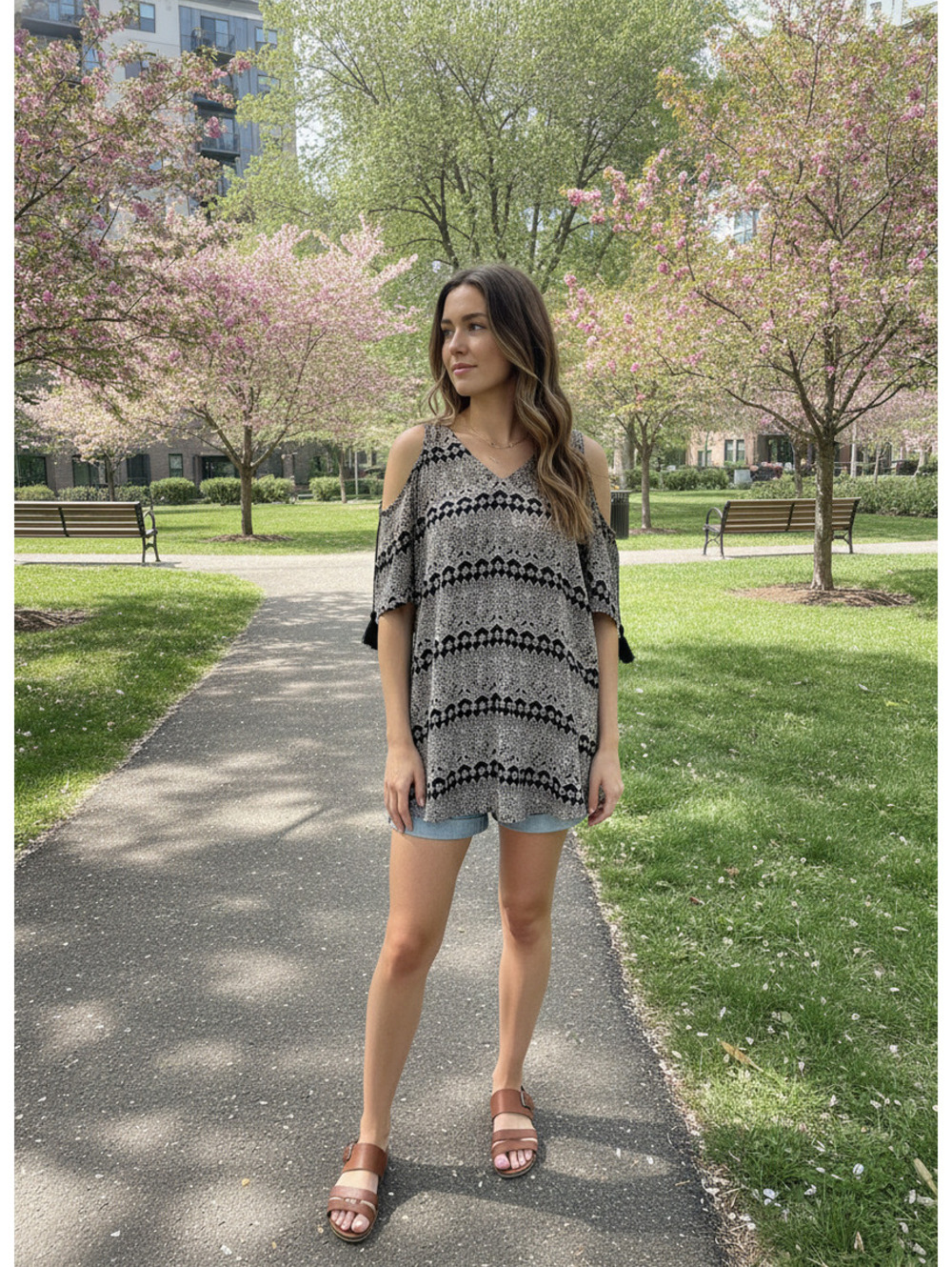 Sage sz small sleeveless blouse blk and white open back with tie strings